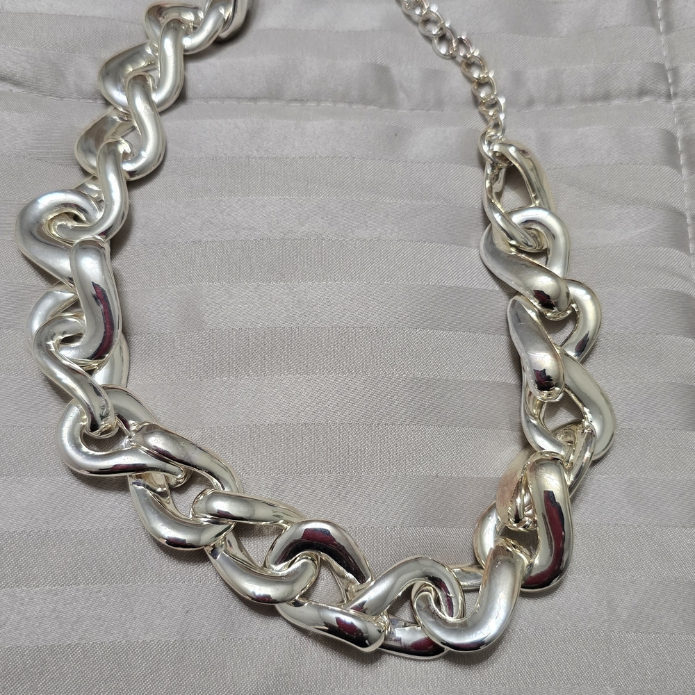Stylish Silver Chain Necklace - Picture 2 of 3